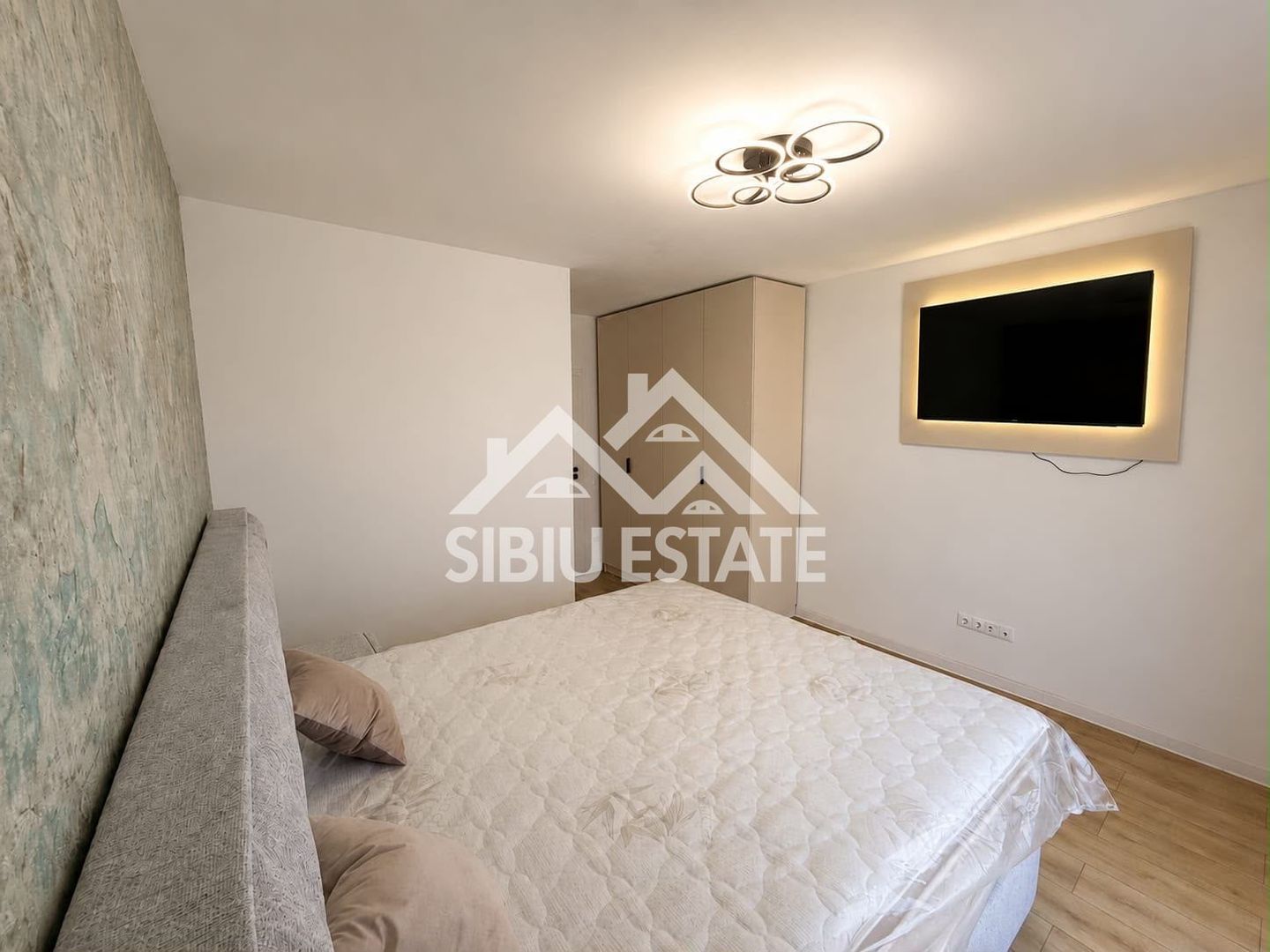 Apartament de lux – 3 camere, blacon si parcare - Poză 12