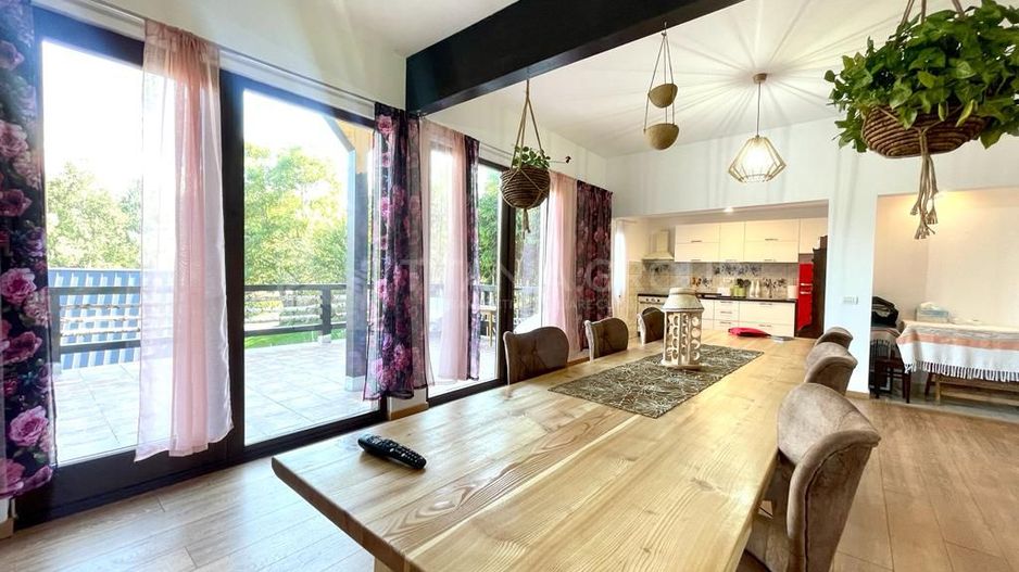 INVESTITIE Vila moderna + vila la rosu, teren 1480 padure - Poză 2