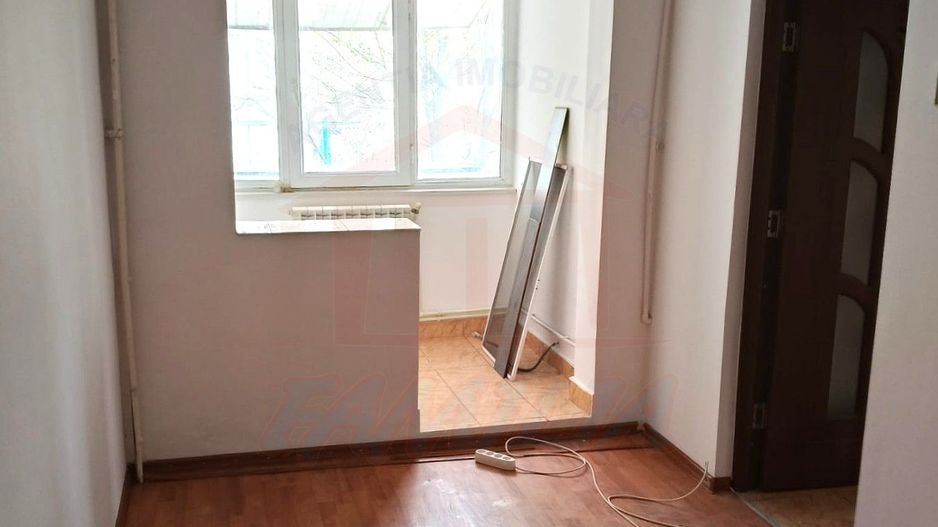 Apartament 4 camere semidecomandate, etaj 2 din 4  – Micro 39, Galați - Poză 2