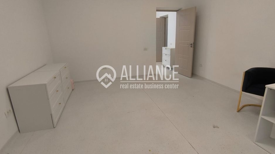 CAPITOL - Bdul Mamaia parter de vila stradal! - Poză 7