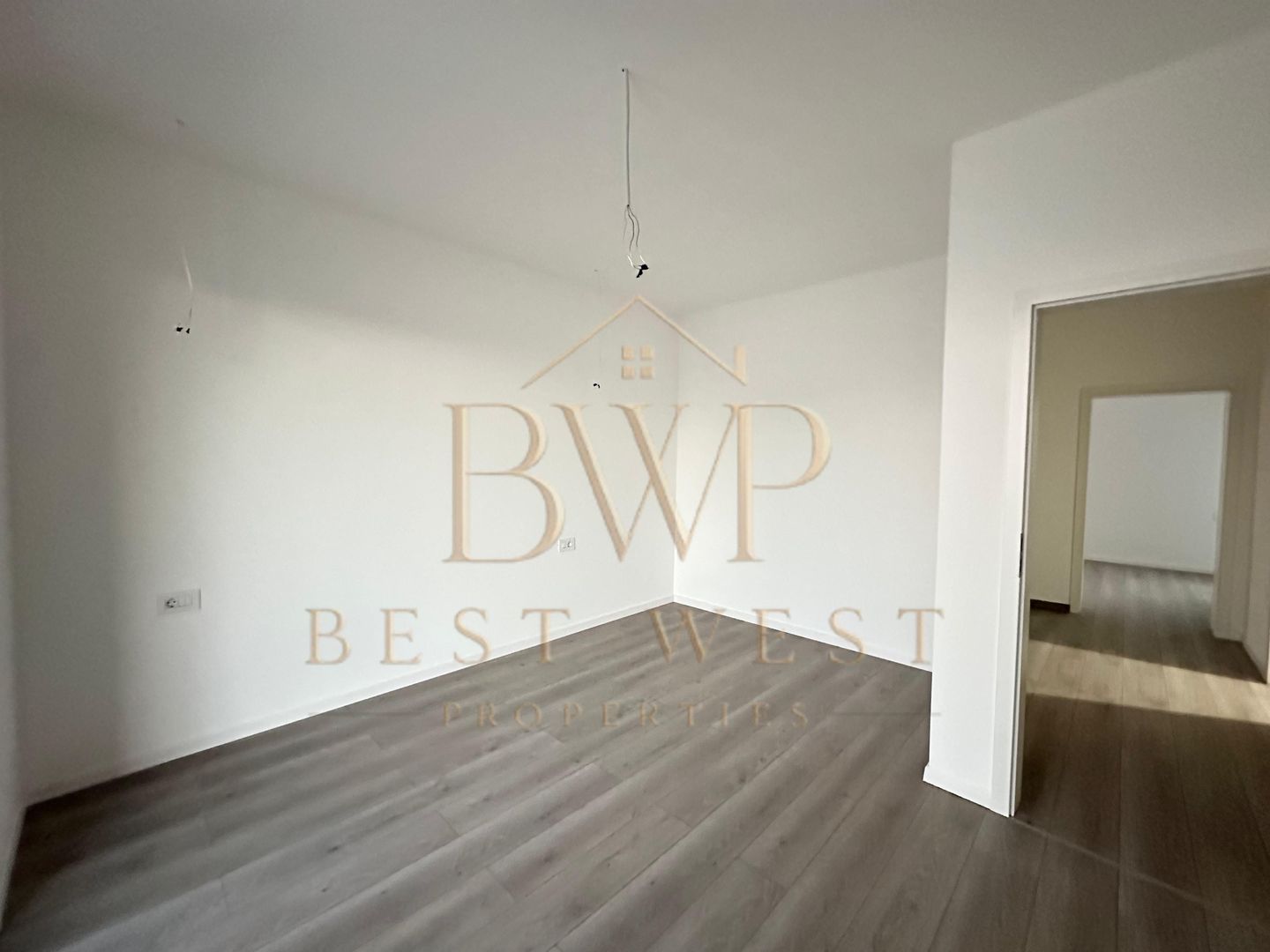 Duplex 1/2, 4 camere, 3 băi, la strada principală Mosnita Veche - Poză 13
