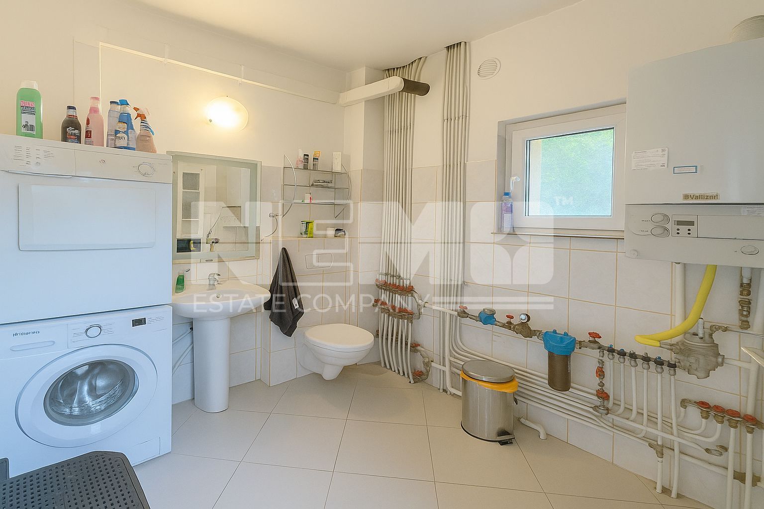 CASĂ TIP DUPLEX | ÎNTR-O ZONĂ LINIȘTITĂ | 6 CAMERE | RĂDĂUȚI - Poză 15