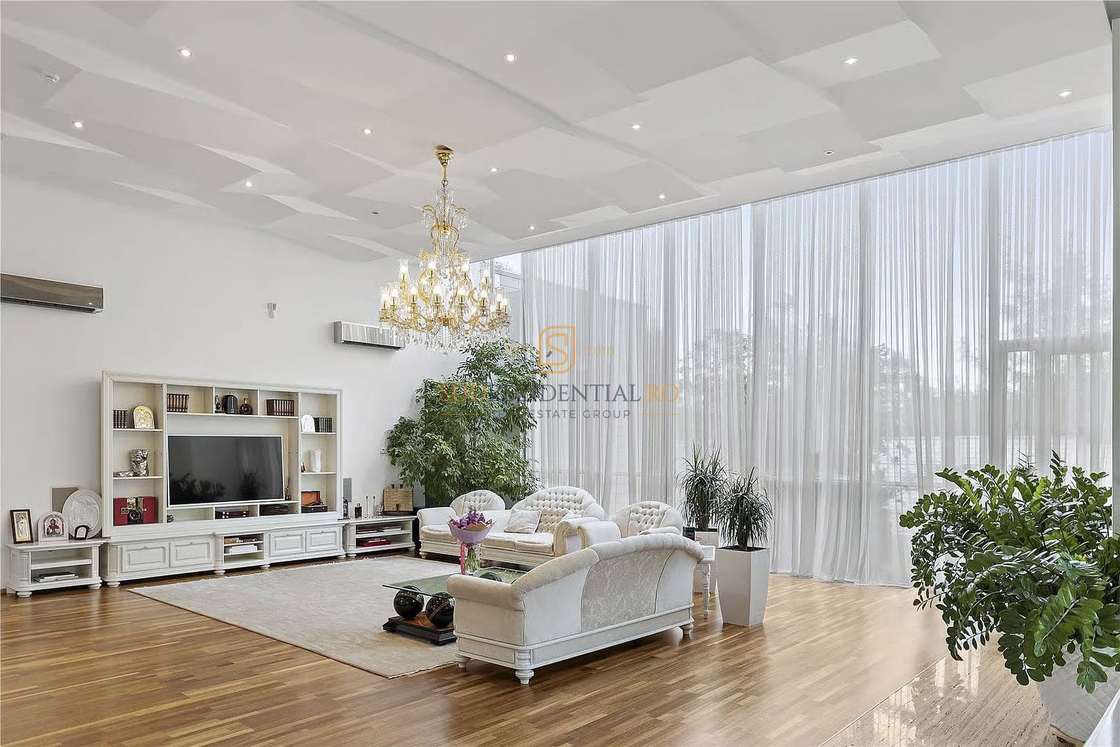 Vila exclusivista cu piscina, sauna si crama, 479.27 mp, langa padure - Poză 1