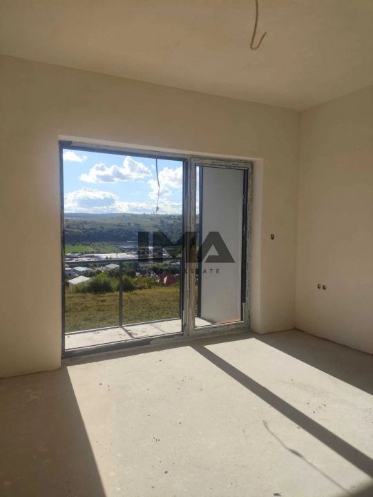 Apartament cu 2 camere, etaj intermediar, Baciu Regal - Poză 1
