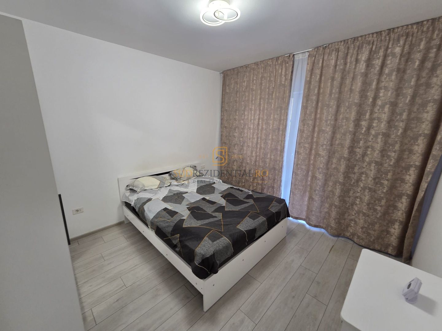 Apartament 2 camere de închiriat, The Grand Kristal Residence Sector 4 - Poză 12