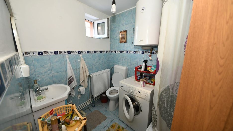 De vanzare casa cu 3 apartamente + anexa 75 mp, Comision 0% - Poză 24