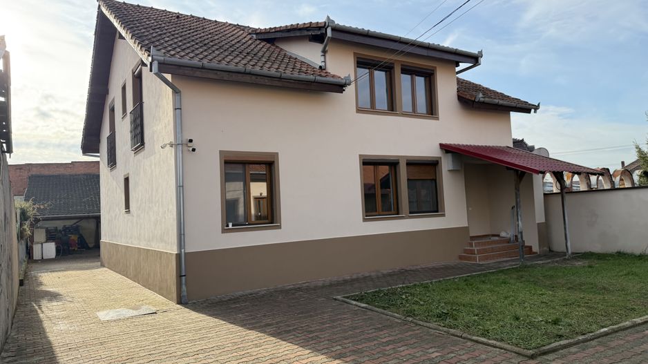 Investitie sau Locuit complex rezidential 4 apartamente cu 3 cam zona centrala - Poză 2