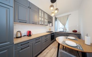 Garsonieră 39 mp Decomandată | Mobilată Modern | Tractorul – Coresi Mall - Poză 9