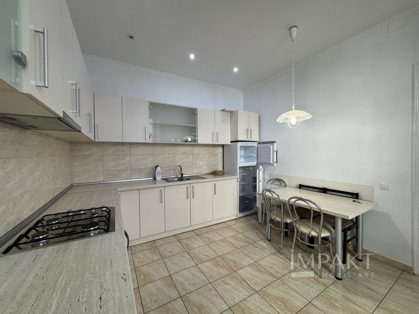 Apartament 75mp central de vânzare cu 2 camere sau spațiu birouri - Poză 3