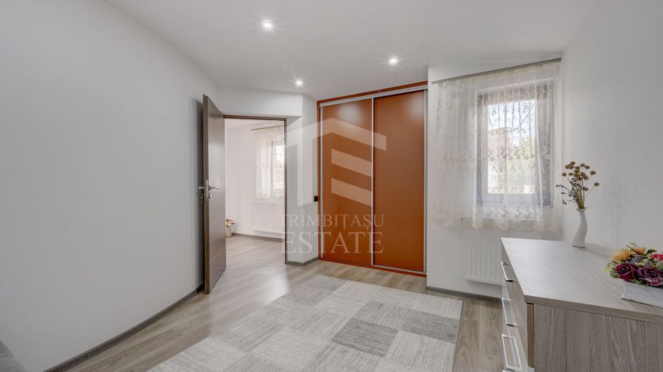 Vilă 342 mp cu piscină și 800 mp teren / 4 dormitoare / Pleașa - Poză 33
