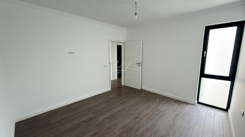 Duplex finalizat despartit prin camera tehnica. 3 dormitoare. 2 balcoane. - Poză 17