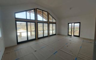 Vilă chalet modern cu perete panoramic de sticlă - Livezeni, Mureș - Poză 6