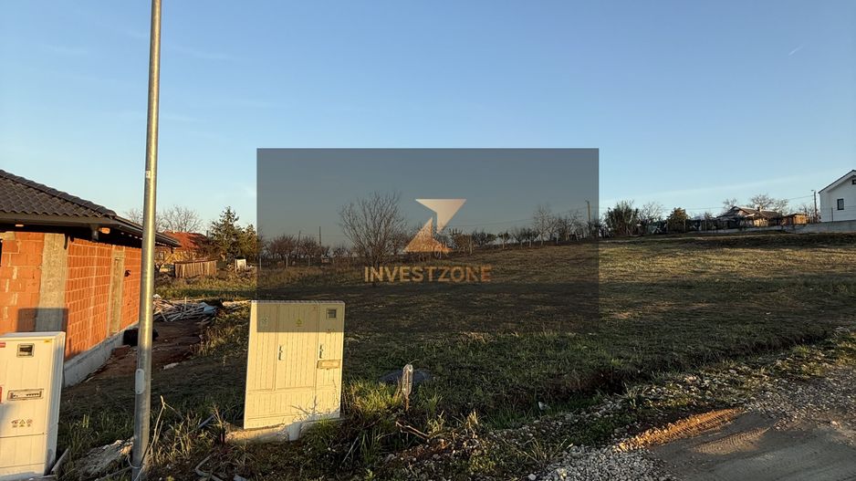 800 mp teren intravilan cu utilități Oradea str.Livezilor - Poză 1