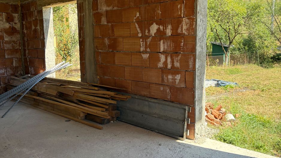 Casă cu predare de autorizatie | 147 mp utili | teren 1400 mp Corpadea - Poză 2