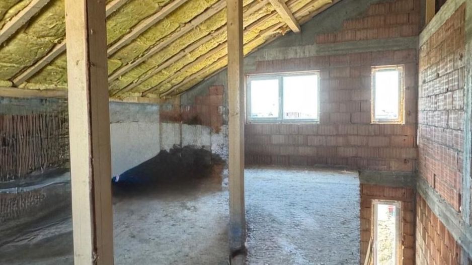 Duplex la roșu 3 camere-Moșnița Veche - Poză 2