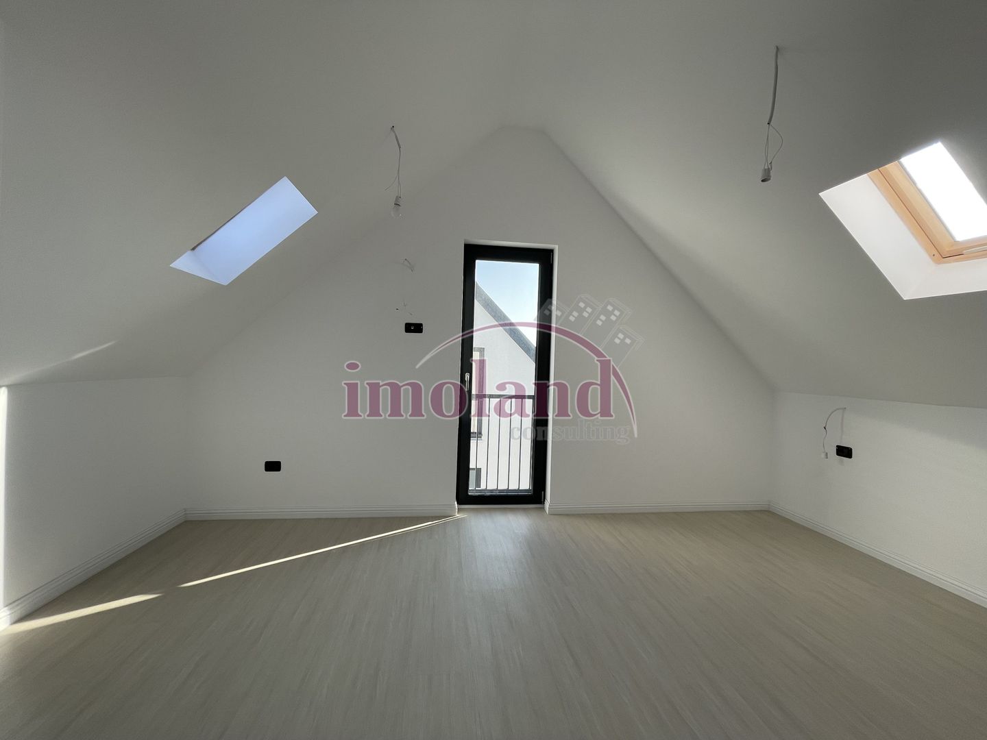 De vânzare casă noua 102 mp | 5 cam 3 bai | curte proprie | lacul Straulesti - Poză 11