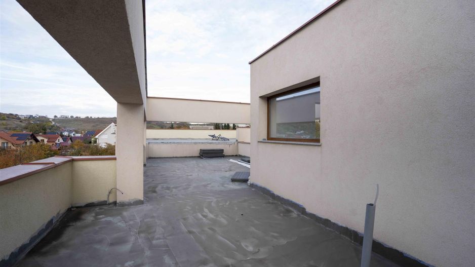 Baza de tenis si constructie moderna - Poză 13