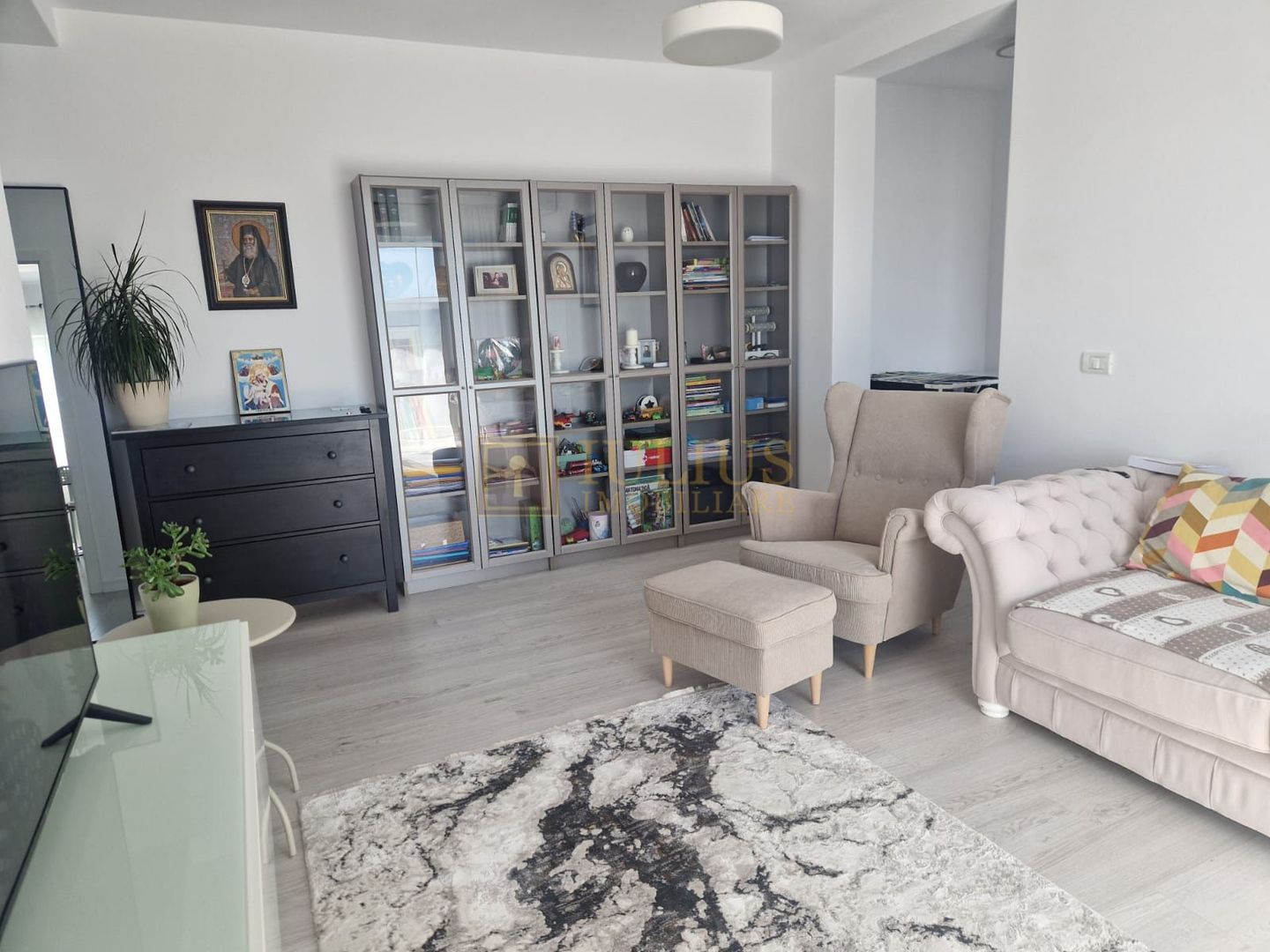 Prima inchiriere| 2 camere| zona Mehala/ Torontalului| loc de parcare| balcon - Poză 2