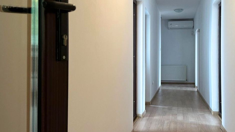Inchiriere casă complet renovată cu 4 camere  Băneasa, Sector 1 - Poză 3