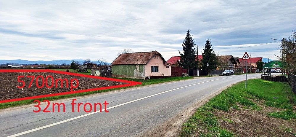 Teren intravilan pentru case in centrul Podu Oltului de 5600mp, 28 euro/mp - Poză 1