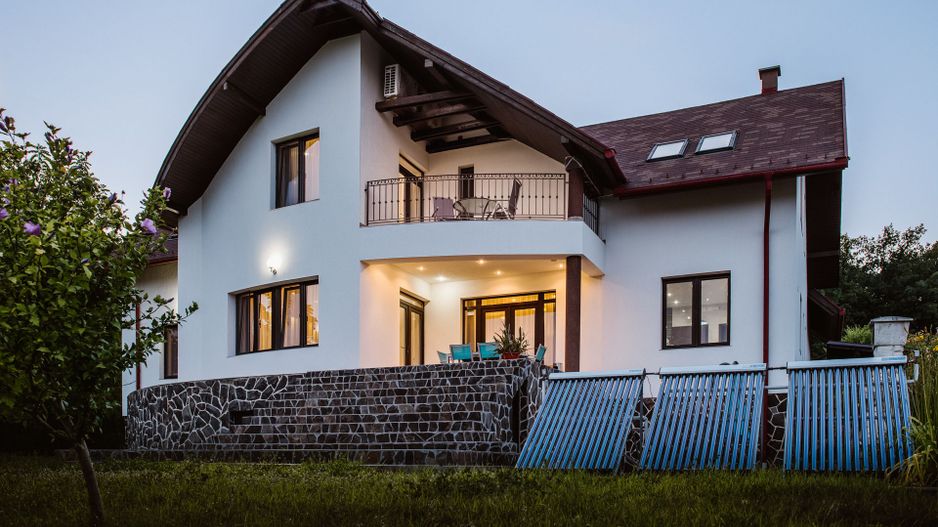 CASA DE LUX ÎN ZONA LIVEZENI - Poză 2