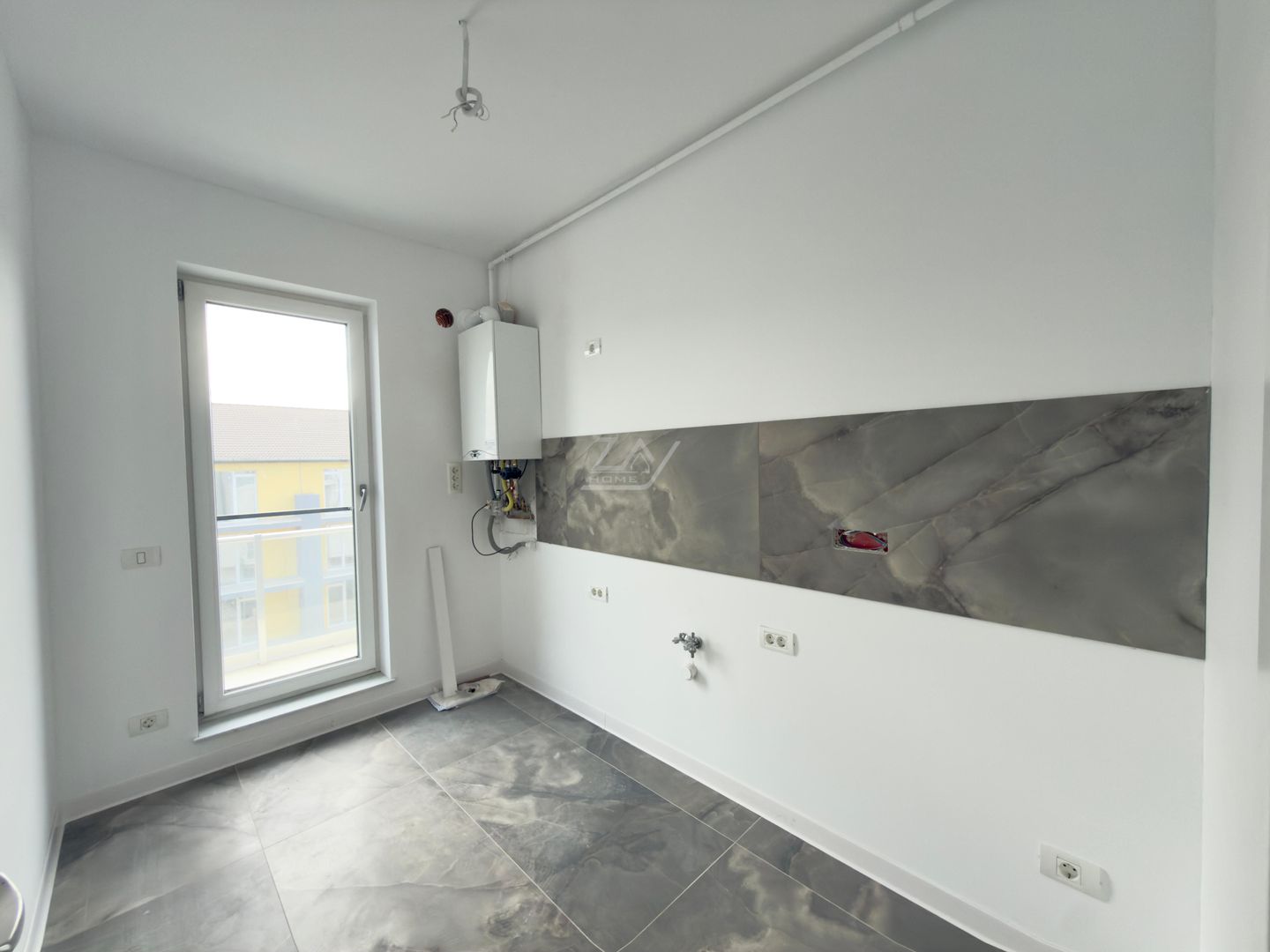 Bloc finalizat. Bucatarie inchisa. Loc de parcare. Spatiu depozitare - Poză 3