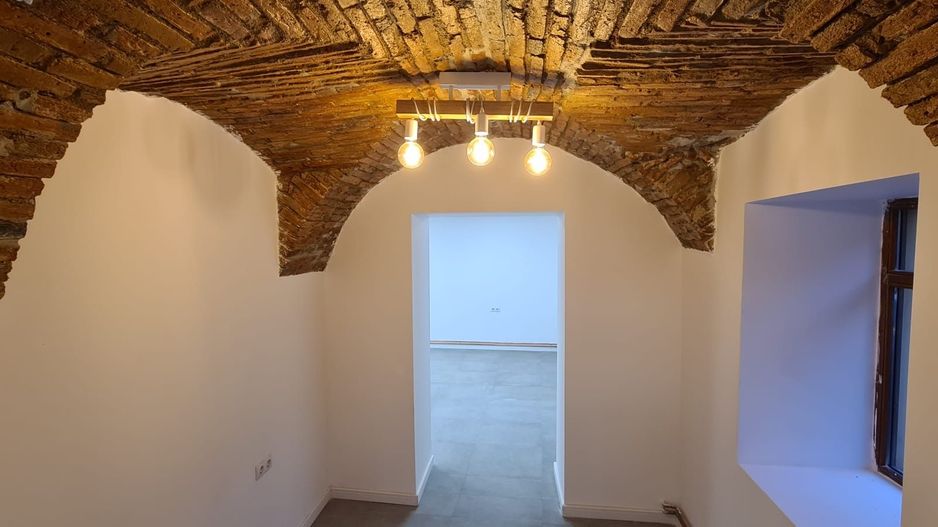 Spațiu comercial de vânzare – zonă ultracentrală Avram Iancu – Magheru - Poză 1