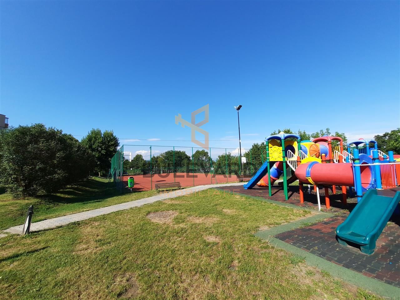 Ap 3 camere decomandate, semicentral, zona verede si linistita - Poză 2