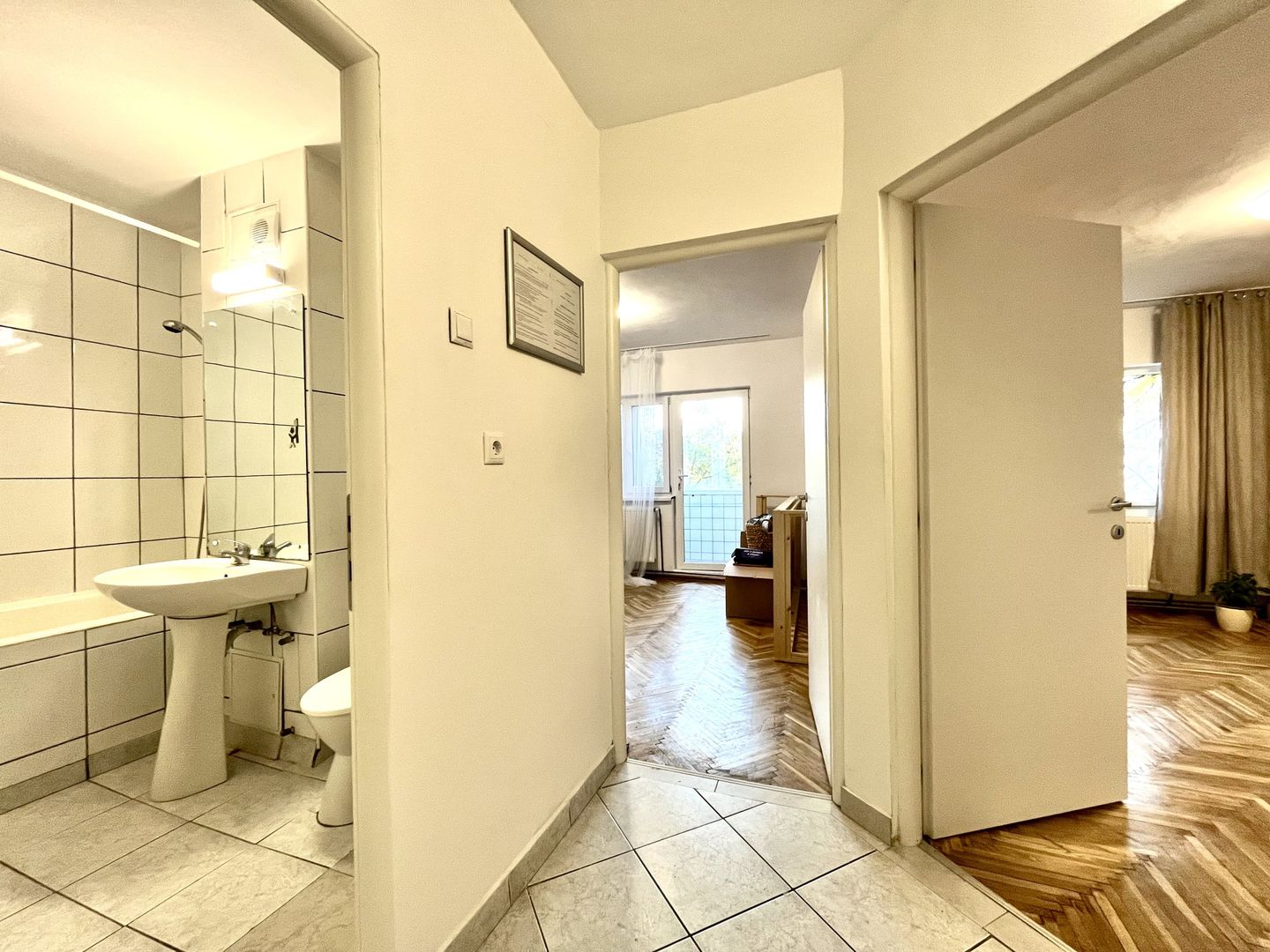 Apartament 3 camere, 2 bai, etajul 1,  in  zona Aradului - Piața Verde - Poză 4