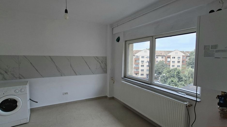 Apartament complet renovat cu 4 camere - Poză 11