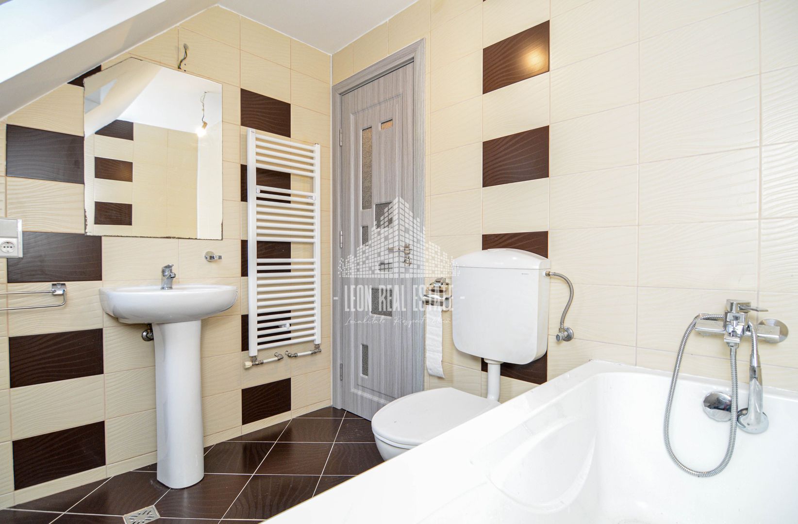 Casă înșiruită în prima parte a Florestiului, zona Stadion - Someșului - Poză 19