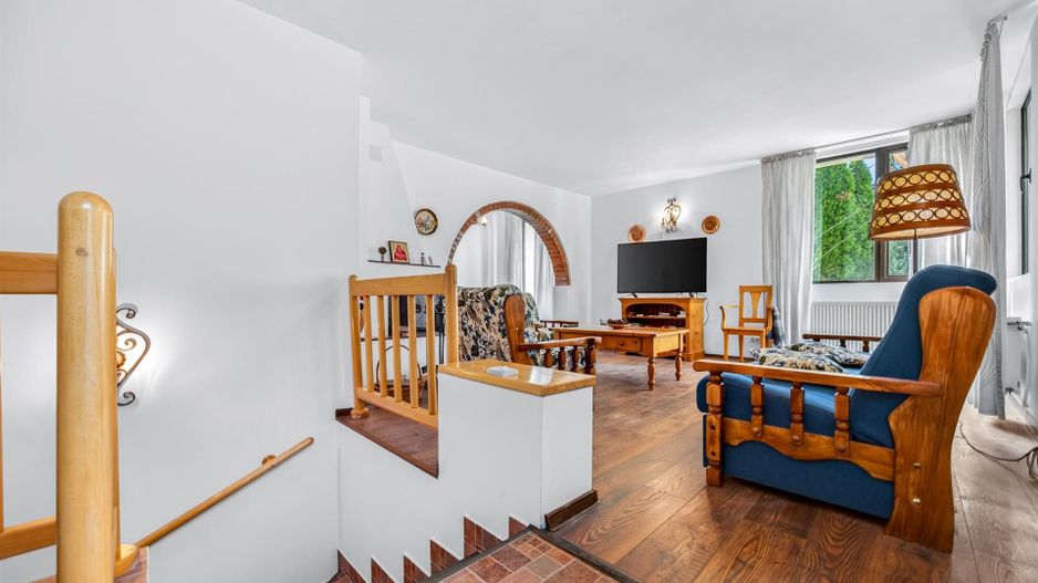 Casa pe 3 niveluri | Terasa cu priveliste | 3 parcari | Pozitie centrala - Poză 1