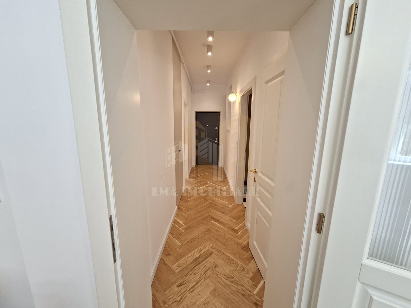 Apartament 3 camere Poarta Schei Brasov - Poză 3
