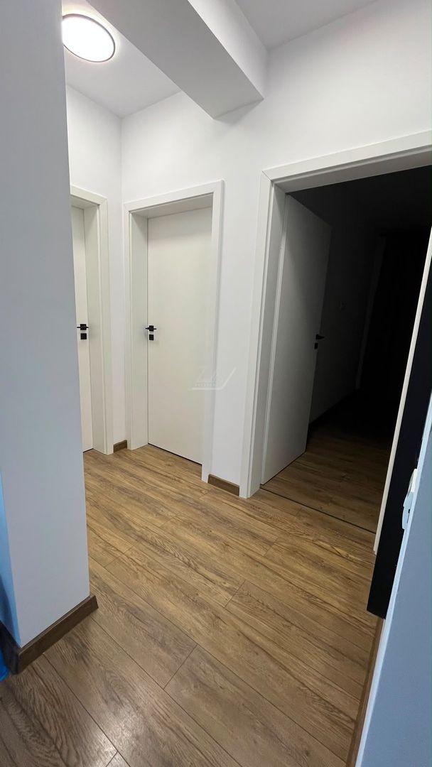 Apartament nou la asfalt.Mobilat si utilat complet. 2 locuri de parcare. - Poză 7