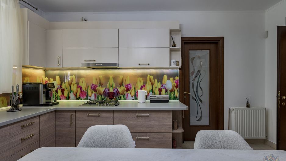 Vilă renovată P+1+M  | Foișor vitrat, grădină și jacuzzi - Poză 30