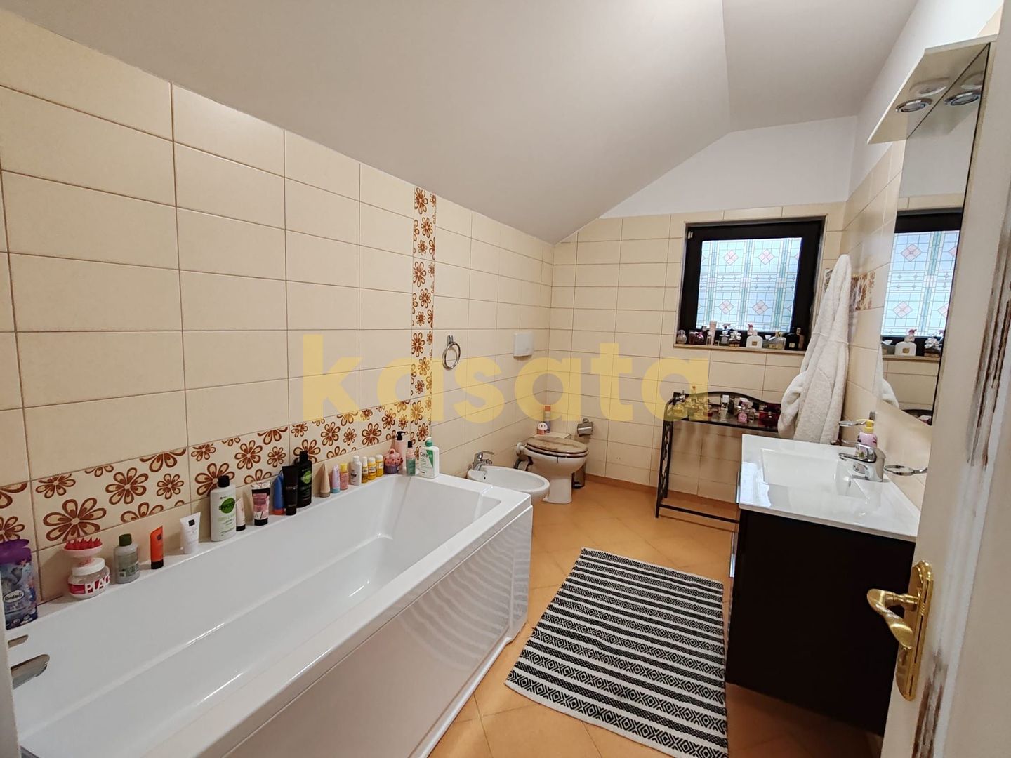 Vila care redefinește echilibrul între rafinament, spațiu și liniște - Poză 36