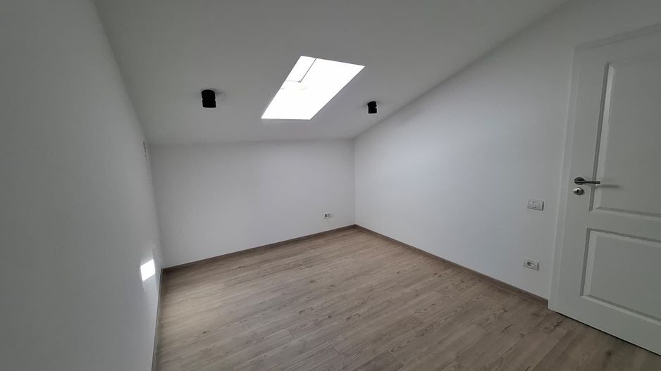 Apartament 4 Camere  in Vila , Centrala , Parcare , Totul Nou L352 - Poză 10