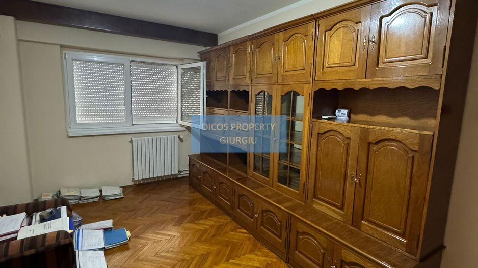 De vanzare apartament 3 camere - Poză 4