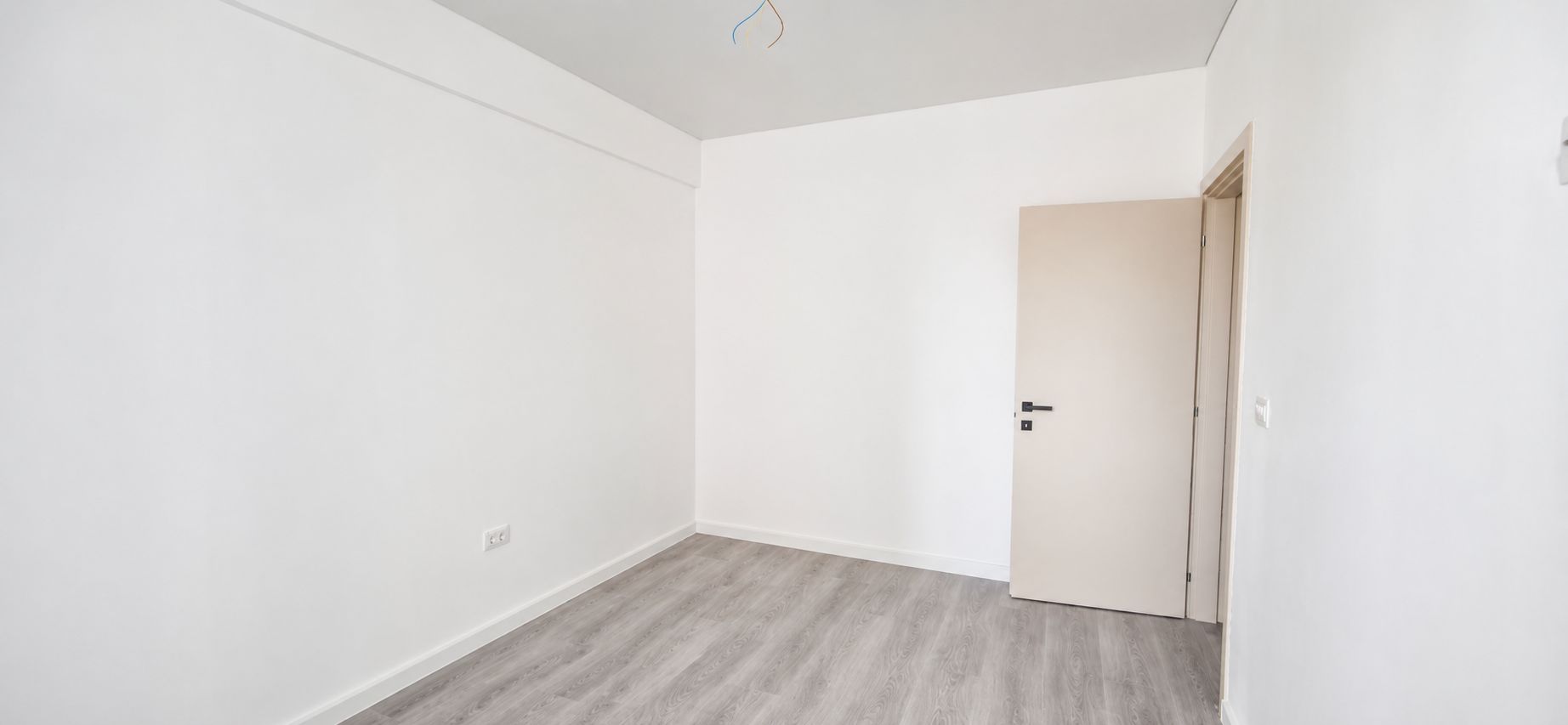 Apartament 2 camere INTABULAT 50 mp Bucium Visan 83250 euro - Poză 4