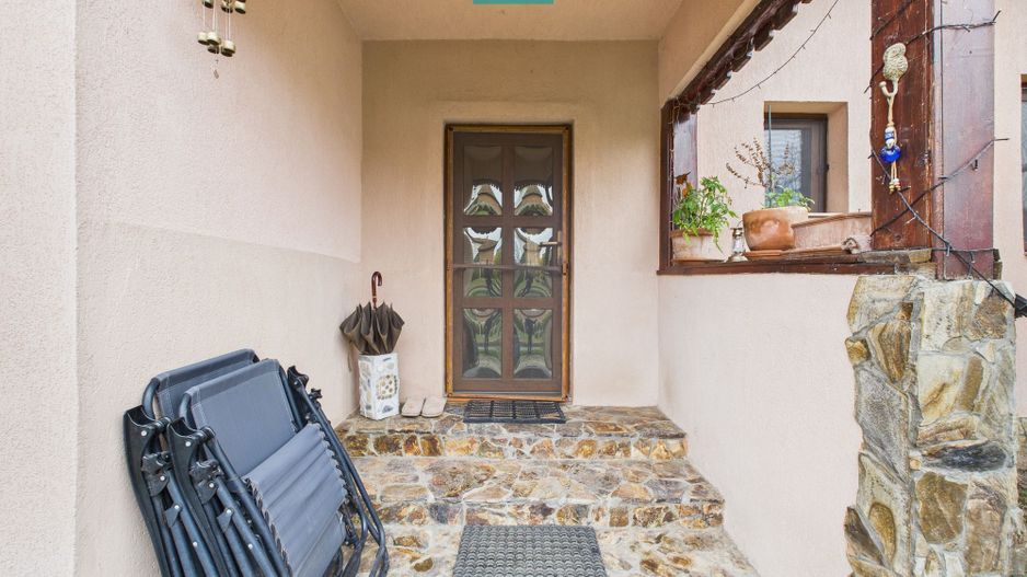 Casă renovată în localitatea Comănești, Arad - Poză 20