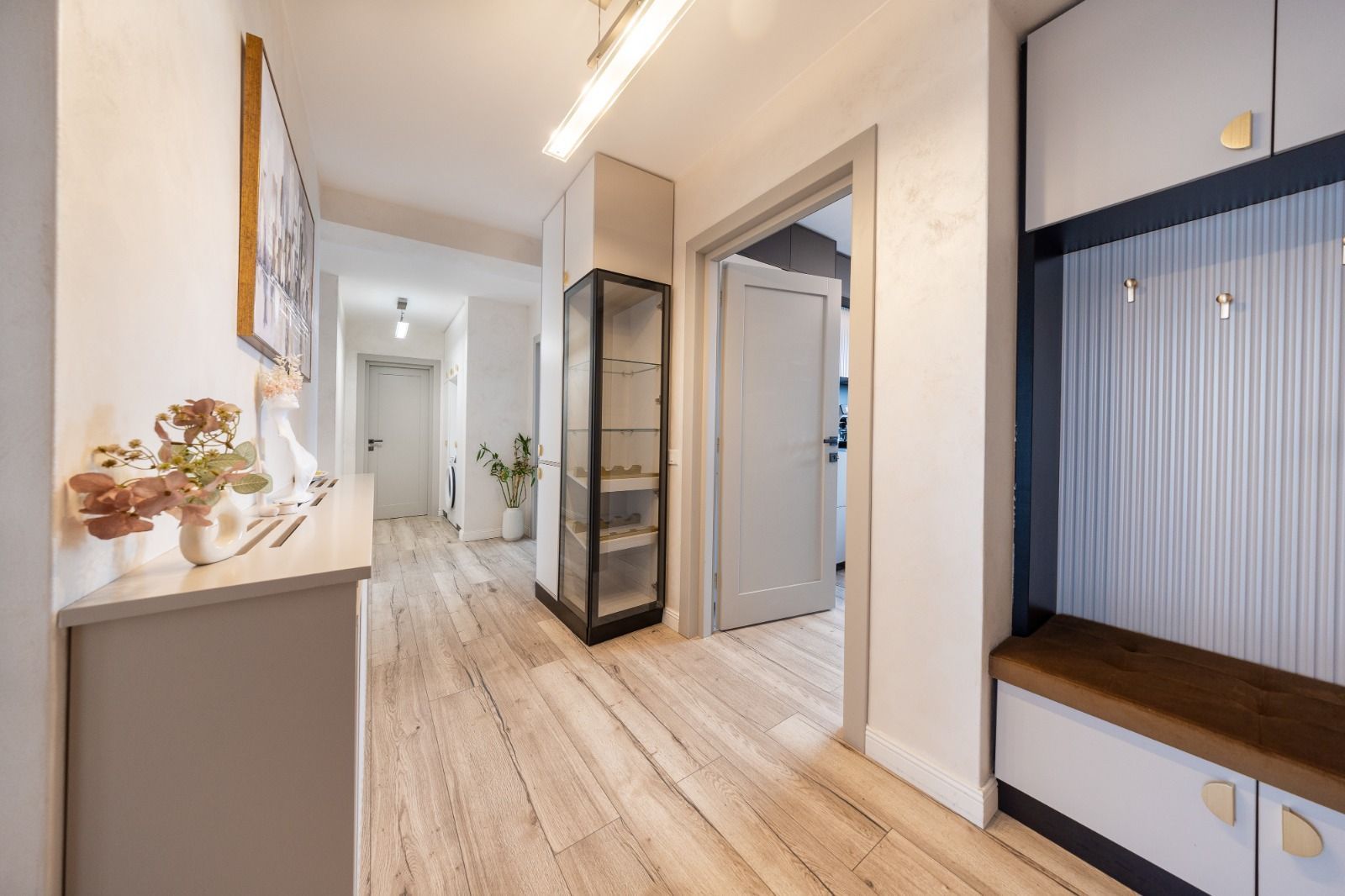 Penthouse superb, 3 camere+parcare subterana ,203 mp-Coresi - Poză 4