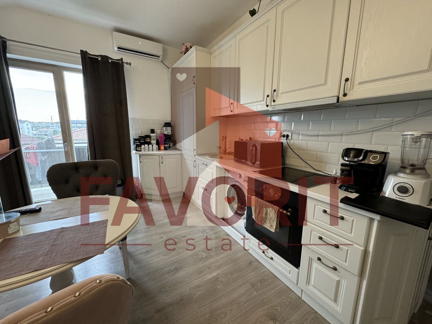 Mobilat si utilat. Pozitie excelenta. Villa construita in 2017 - Poză 4