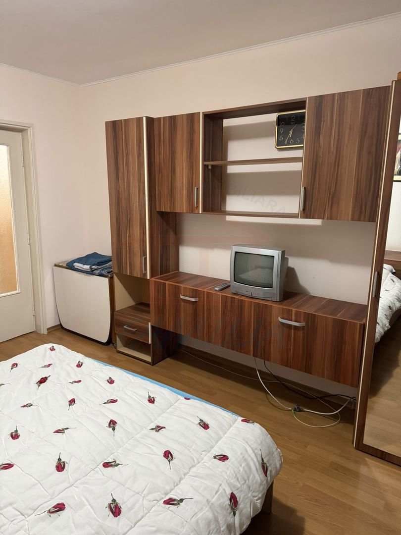 GARSONIERĂ DE ÎNCHIRIAT – ETAJ 2 | 250 €/LUNĂ - Poză 1