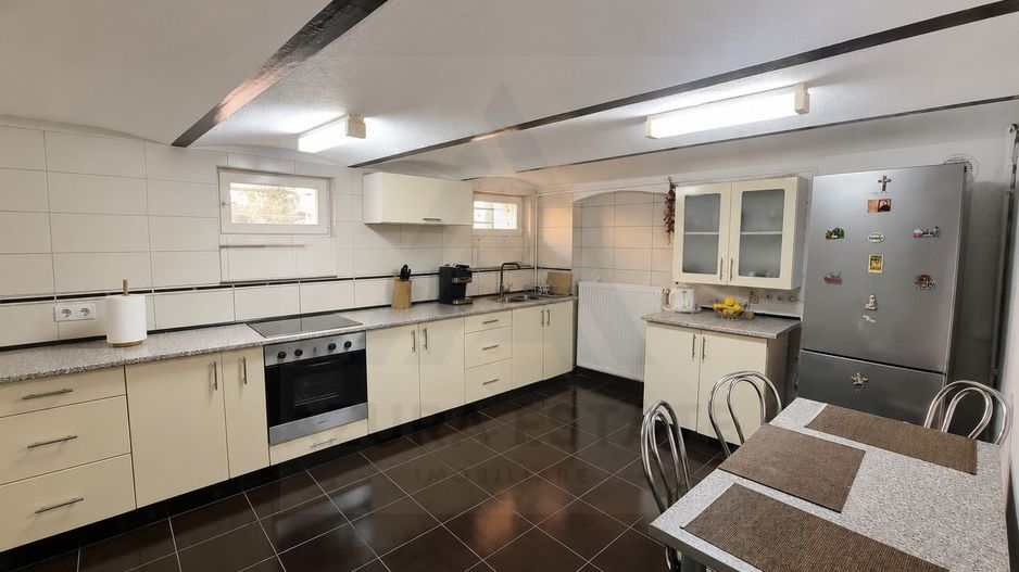 Casă cu 2 apartamente 5 camere 140 mp utili curte 289 mp in Turnișor - Poză 8