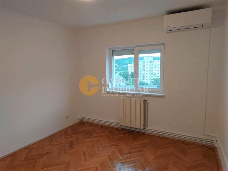Etaj intermediar, 3 camere decomandat zona Alexandru cel Bun - Poză 2