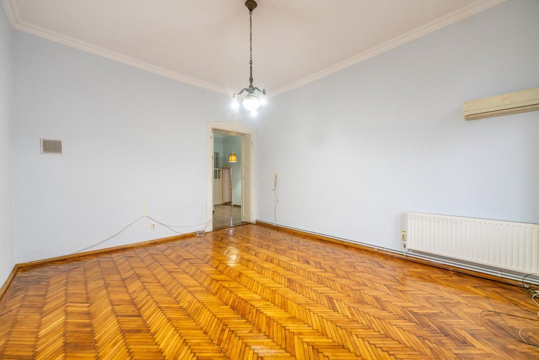 Apartament nemobilat, 3 camere, etaj 1, Bld.Revoluției - Poză 12