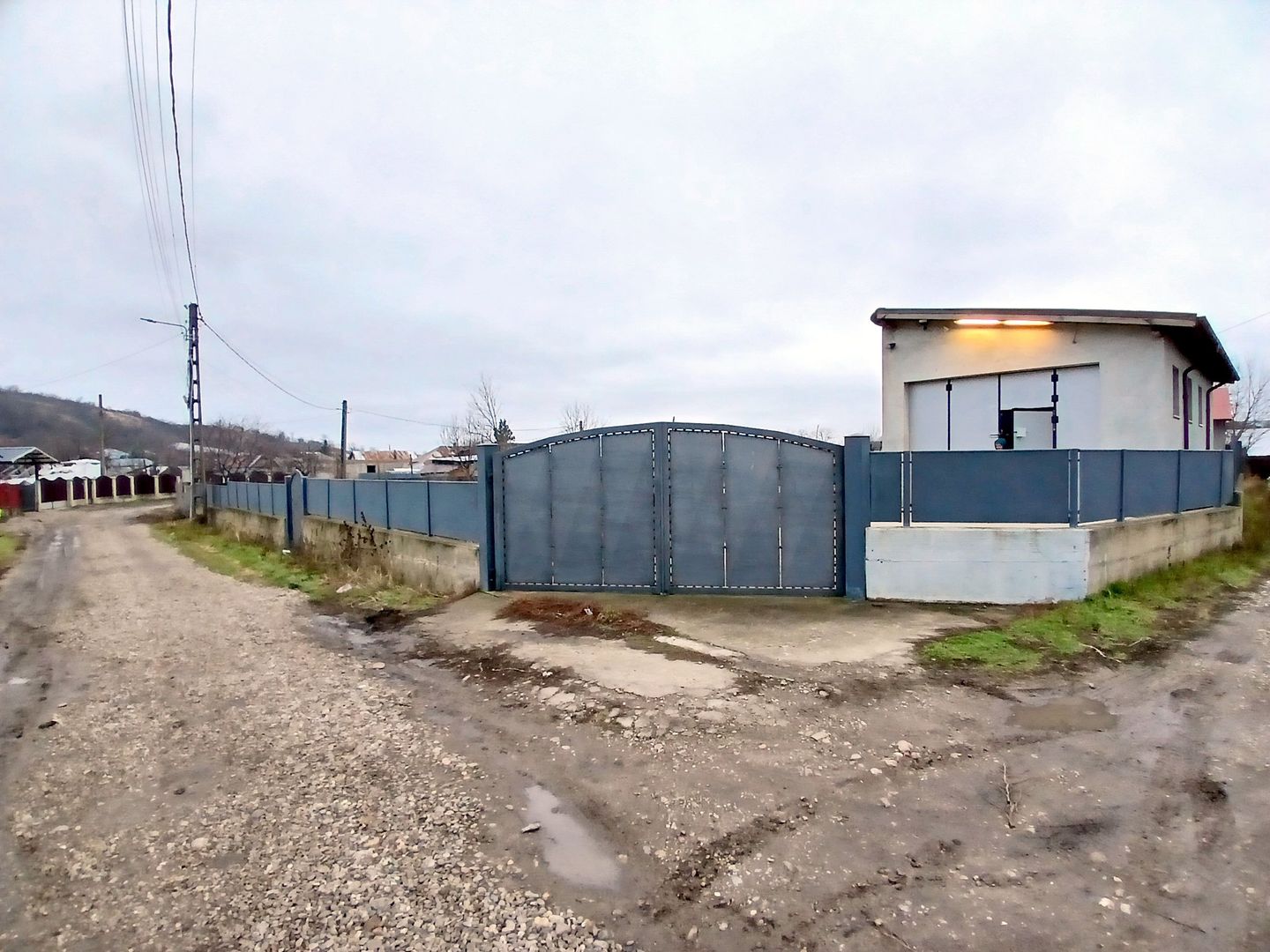 Hală, atelier și locuință, curte cu 900mp teren în Corod - Poză 1