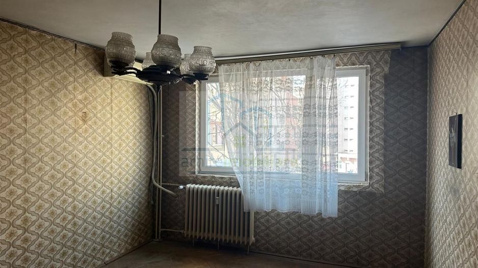 Apartament 3 camere  decomandat etajul 3 din 4 bloc anvelopat - Poză 1