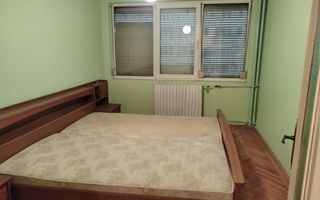 3 cam decomandat Torontalului etaj 1 - Poză 1