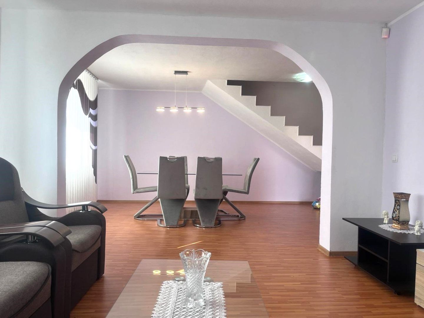 Priveliste frumoasa! Vanzare casa cu 3 camere in Sotanga! - Poză 1